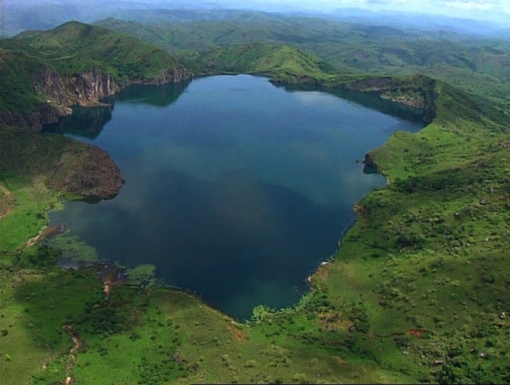 Lac_Nyos_vue_aerienne 10-Day Lake Nyos Tour Cameroon