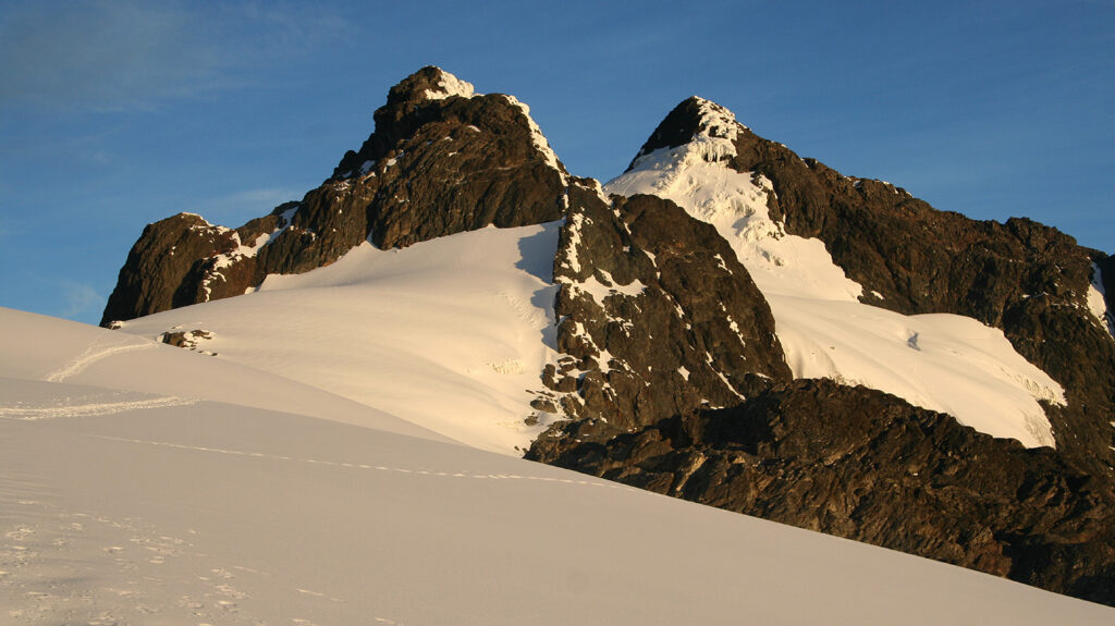 7353_twinp 7-Day Mountain Rwenzori Trek